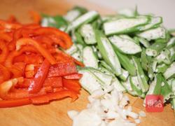 秋葵炒牛肉丝的做法图解3