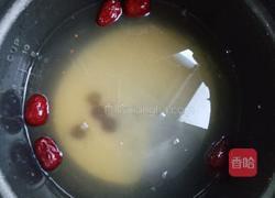 红枣桂圆小米粥的做法图解2