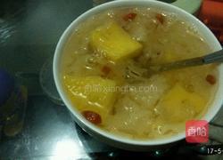 冰糖银耳菠萝枸杞汤的做法图解5