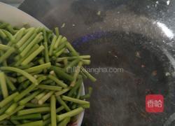 蒜台炒鸡蛋的做法图解3