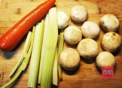 口蘑炒西芹的做法图解1