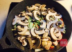 口蘑炒西芹的做法图解11