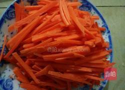 胡萝卜炒肉的做法图解2