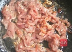 肉丝蒜苔炒饼的做法图解3