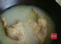 莲藕戏鸭汤的做法图解1