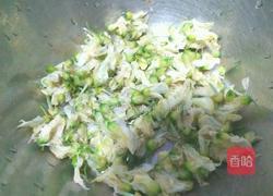 槐花炒鸡蛋的做法图解3