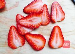 草莓奶昔的做法图解2