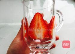 草莓奶昔的做法图解3