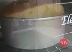 Illustration of how to make eight-inch chiffon cake 15