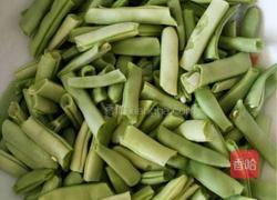 豆角土豆肉蒸面的做法图解2