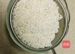 五彩糯米蛋的做法图解1