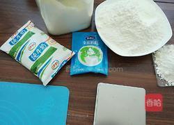 热狗小面包的做法图解1