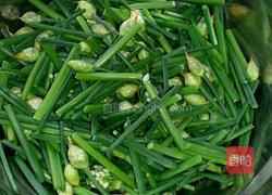 韭菜苔炒肉丝的做法图解1