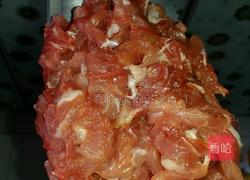 韭菜苔炒肉丝的做法图解2