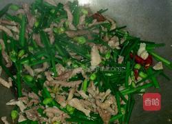 韭菜苔炒肉丝的做法图解6