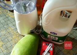 芒果奶昔的做法图解1