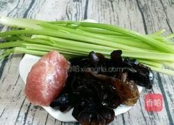 芹菜木耳炒肉丝的做法图解1