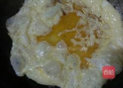 青椒蒜薹炒鸡蛋的做法图解3