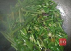 青椒蒜薹炒鸡蛋的做法图解5