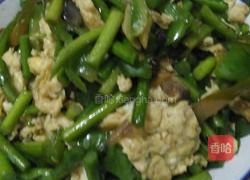 青椒蒜薹炒鸡蛋的做法图解7