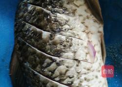 压锅白鲫鱼的做法图解1
