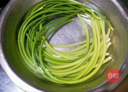手撕蒜苔的做法图解2