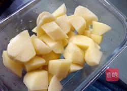 土豆红烧肉的做法图解2
