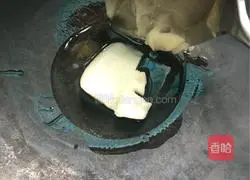 Illustration of how to make sausage and egg fried rice 4