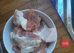 简易红烧肉炖土豆的做法图解1