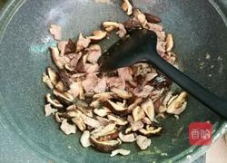 番茄瘦肉香菇鸡蛋面的做法图解3