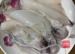 鱿鱼炒芹菜的做法图解2