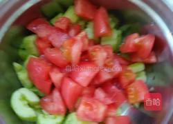 黄瓜拌西红柿的做法图解8