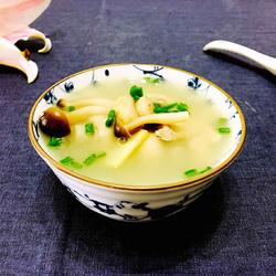 鲜菌奶白鲫鱼汤的做法[图]