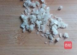 蒜蓉蚕豆的做法图解1