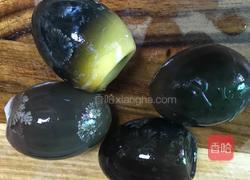 彩椒皮蛋的做法图解2