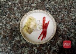 炝炒绿豆芽的做法图解2