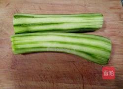 白油丝瓜的做法图解1