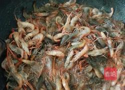 油爆野生河虾的做法图解3