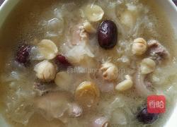 莲子银耳红枣猪尾汤的做法图解6