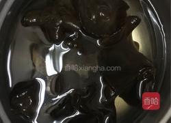 松茸排骨木耳汤的做法图解1