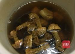 松茸排骨木耳汤的做法图解6