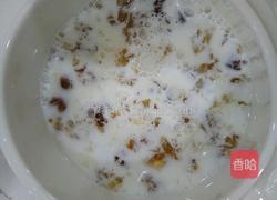 桃胶炖牛奶的做法图解2