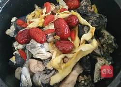 西洋参乌鸡汤的做法图解2