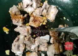 排骨烧苦笋的做法图解8