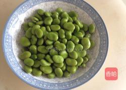 蒜蓉蚕豆的做法图解1