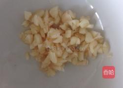 蒜蓉蚕豆的做法图解2