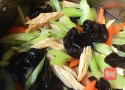 芹菜木耳鸡蛋的做法图解4