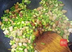蒜薹肉丁的做法图解7