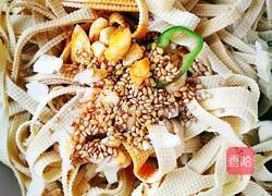 「Cathy边吃边营养」凉拌豆腐皮的做法图解2