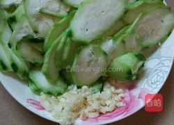 蒜蓉丝瓜的做法图解1